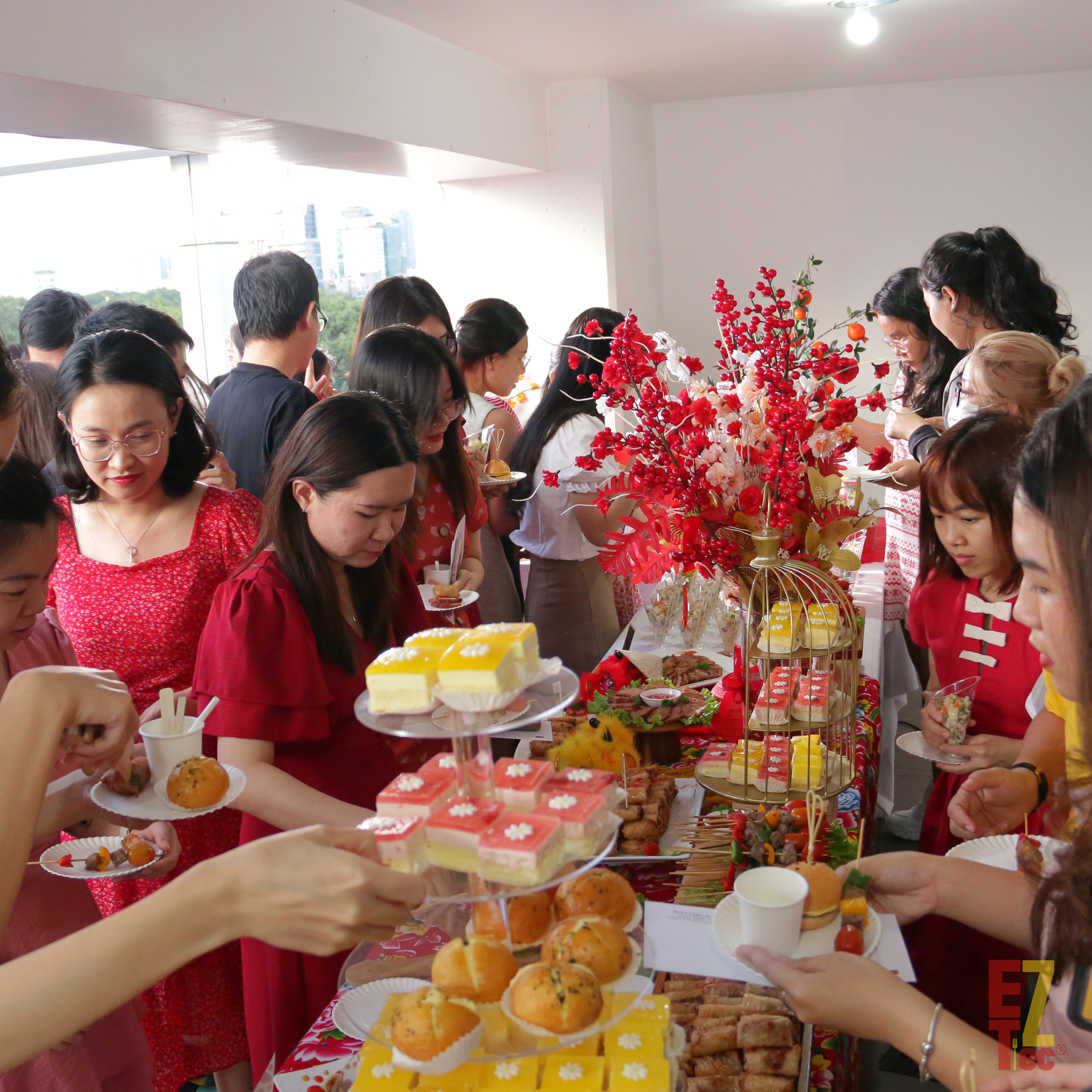 Dat tiec doanh nghiep tan noi